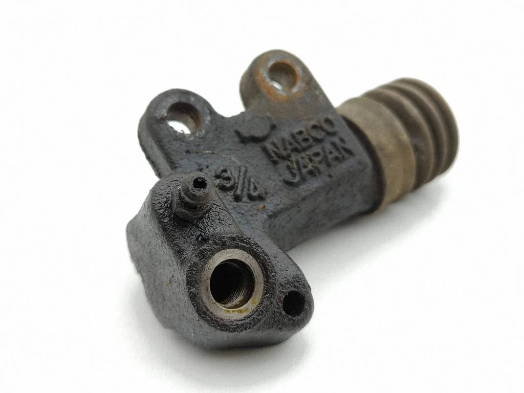 Clutch slave cylinder – Nissan 350Z (2002-2009)