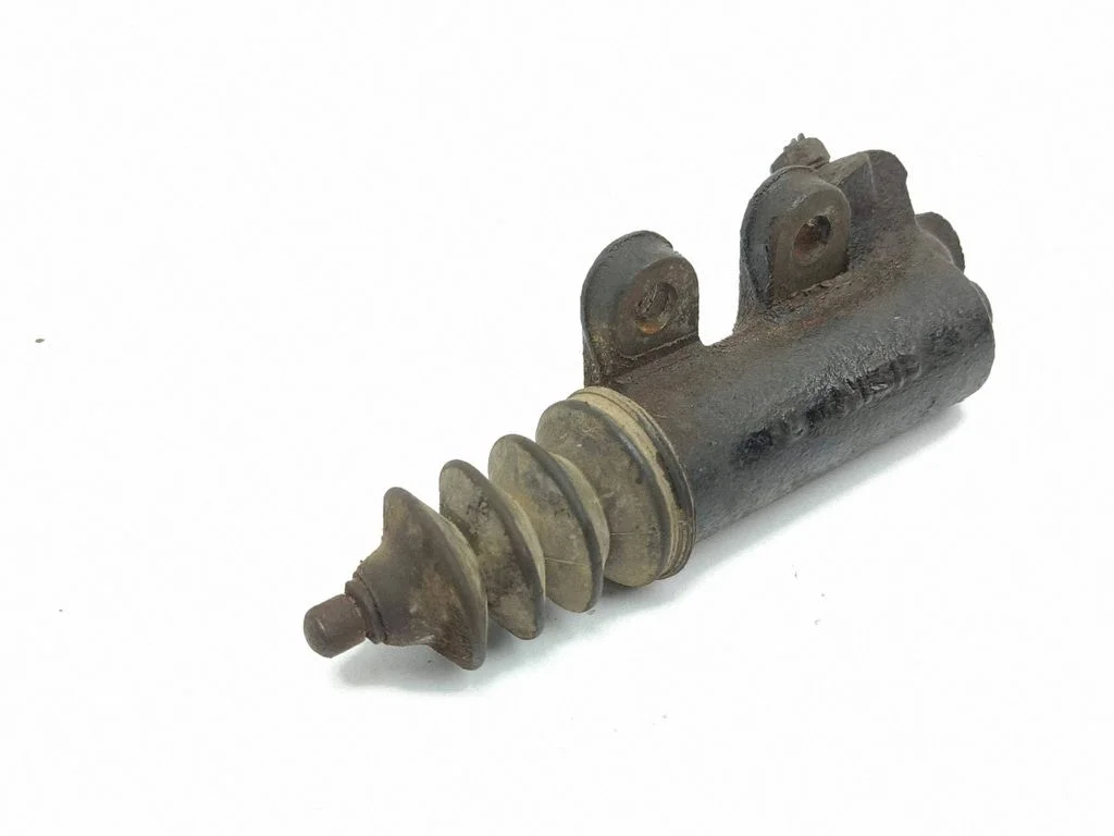 Clutch slave cylinder