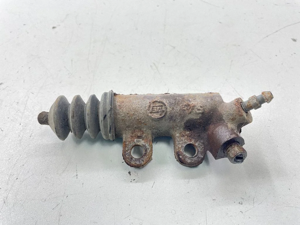 Clutch slave cylinder