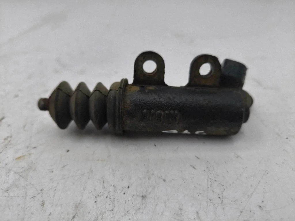 Clutch slave cylinder
