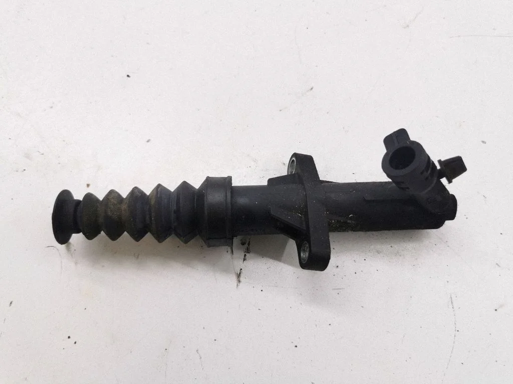 Clutch slave cylinder