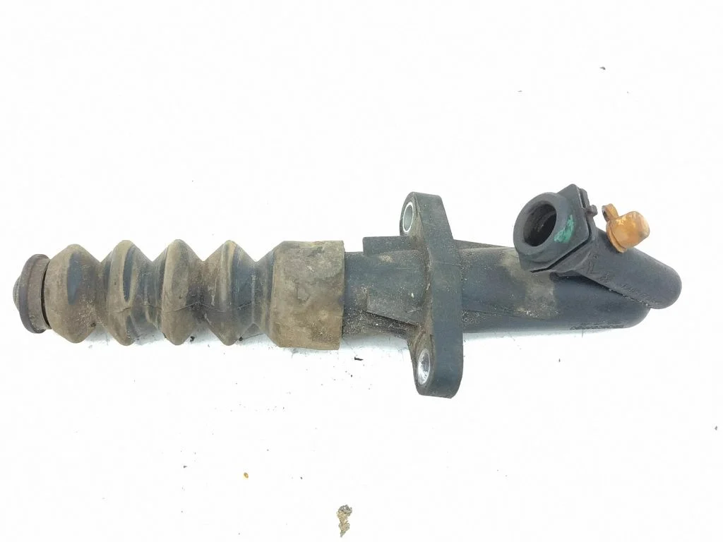Clutch slave cylinder