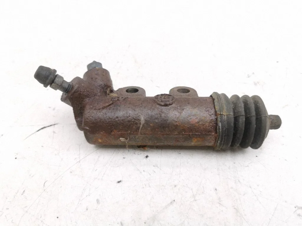 Clutch slave cylinder