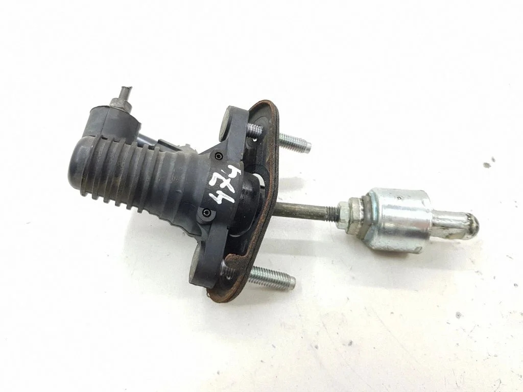 Clutch master cylinder