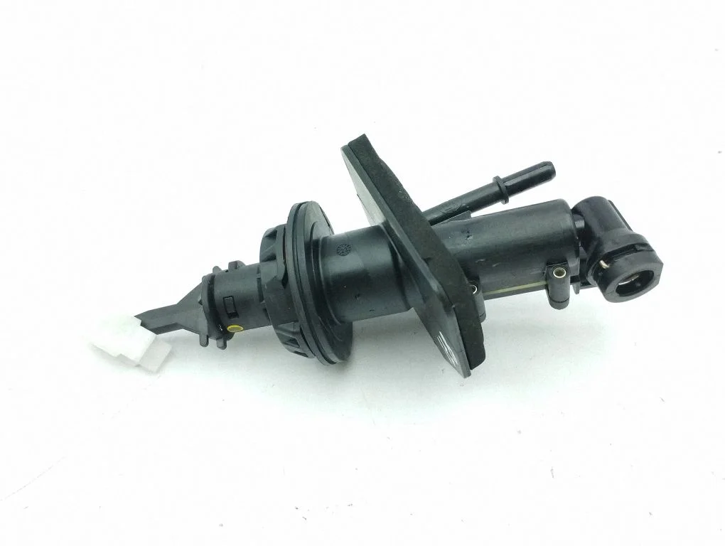 Clutch master cylinder KA122LUK061222