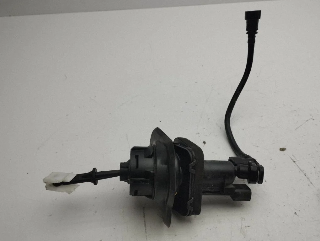 Clutch master cylinder BV617A542BA