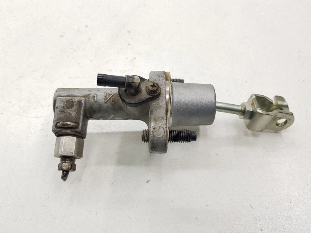Clutch slave cylinder