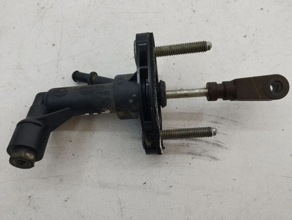 Clutch master cylinder EH6441400