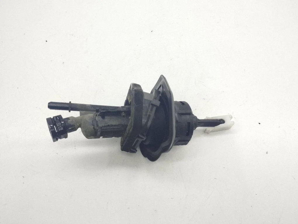 Clutch master cylinder 3M57A543BF