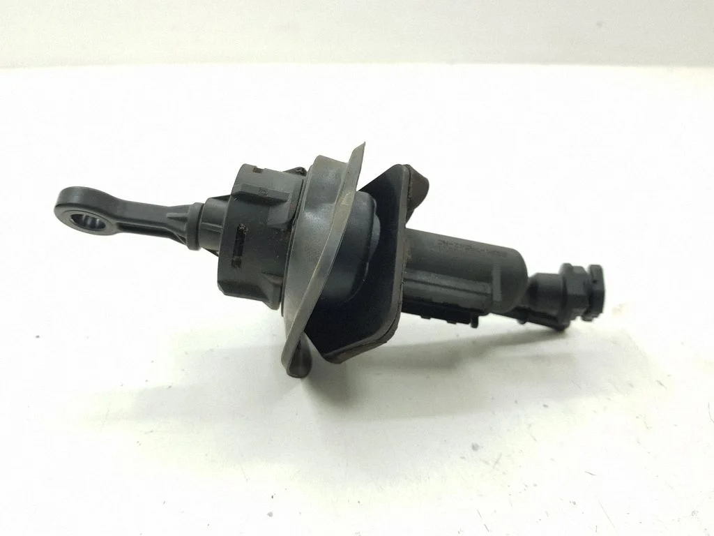 Clutch master cylinder 56517A542AC