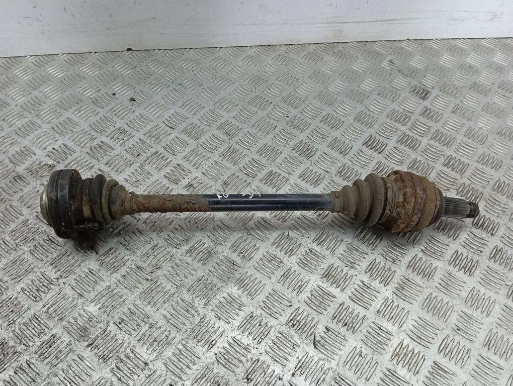 Tagumine pooltelg – BMW X5 E53 (1999-2006)