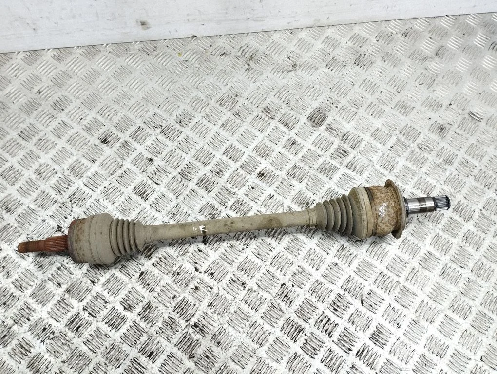 Rear driveshaft – rear left