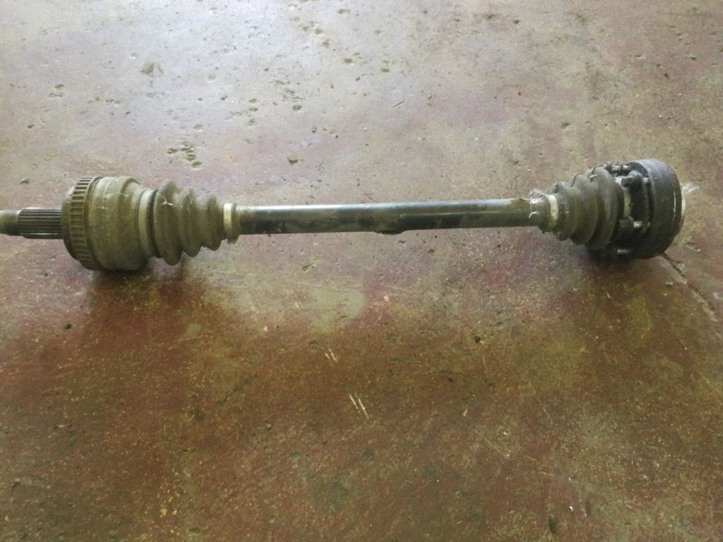 Tagumine pooltelg – vasak