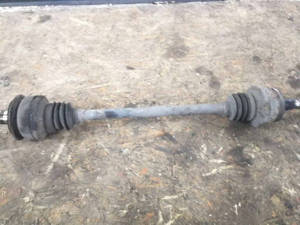 Rear driveshaft – left