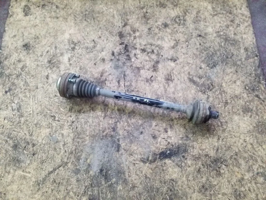 Rear driveshaft – rear right