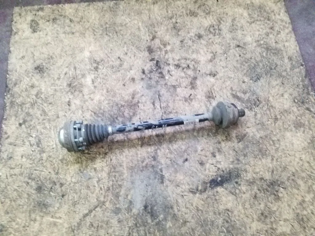 Rear driveshaft – rear left