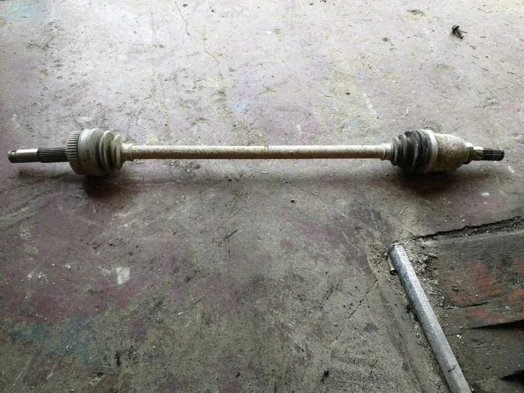Rear driveshaft – left