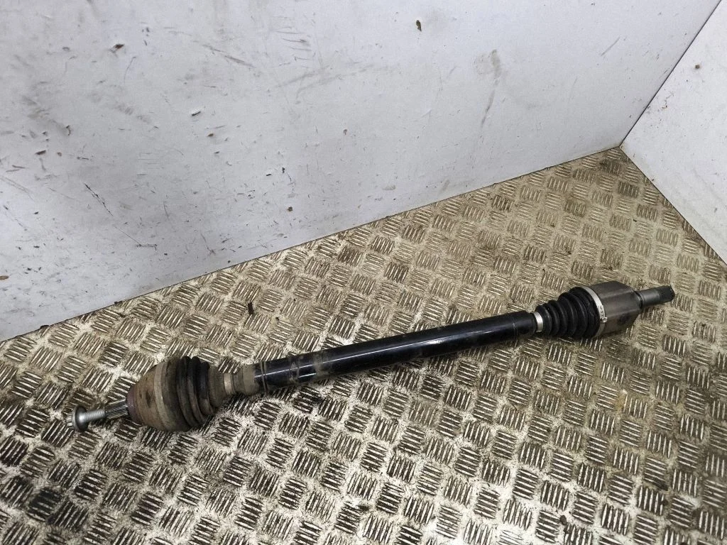 Priekšējā pusass 3Q0407272CE