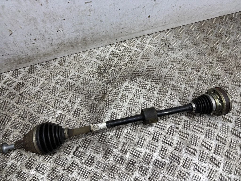 Priekšējā pusass 3Q0407272AR