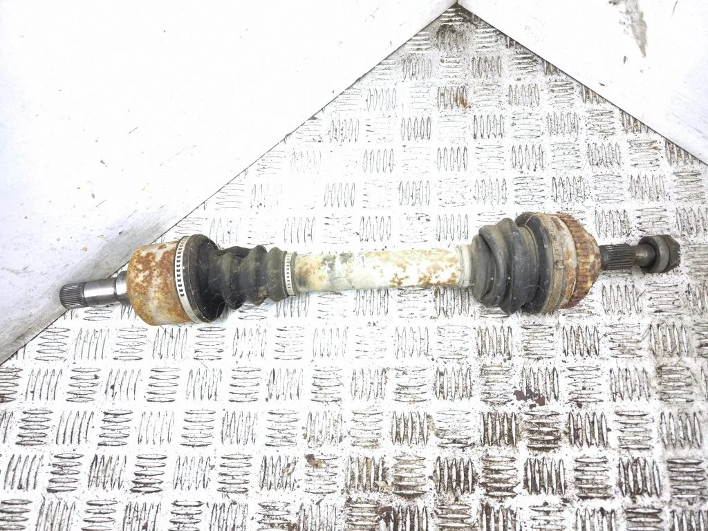 Front driveshaft – left