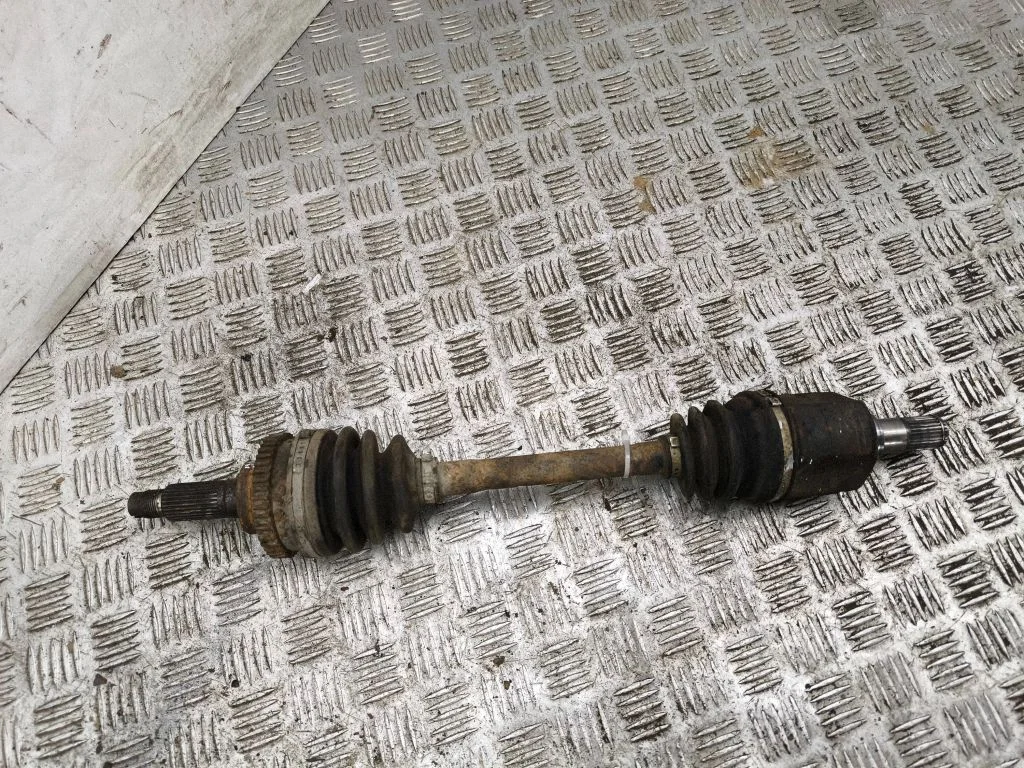 Front driveshaft – left