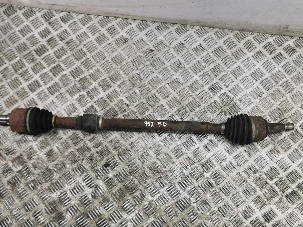 Front driveshaft – right