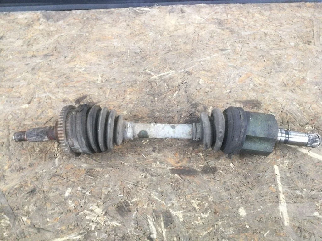 Front driveshaft – left