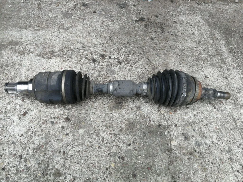 Front driveshaft – left