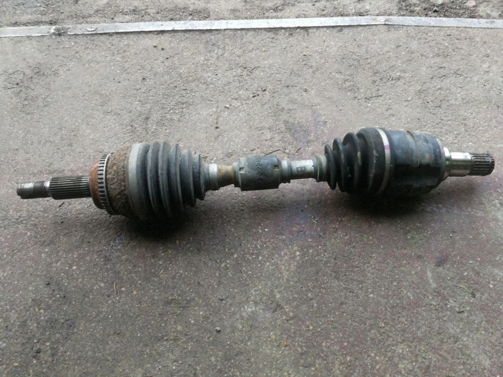 Front driveshaft – left
