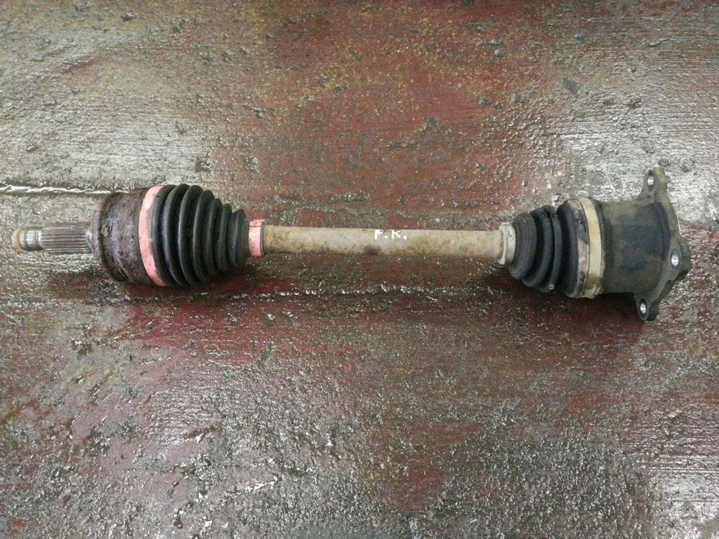 Front driveshaft – left
