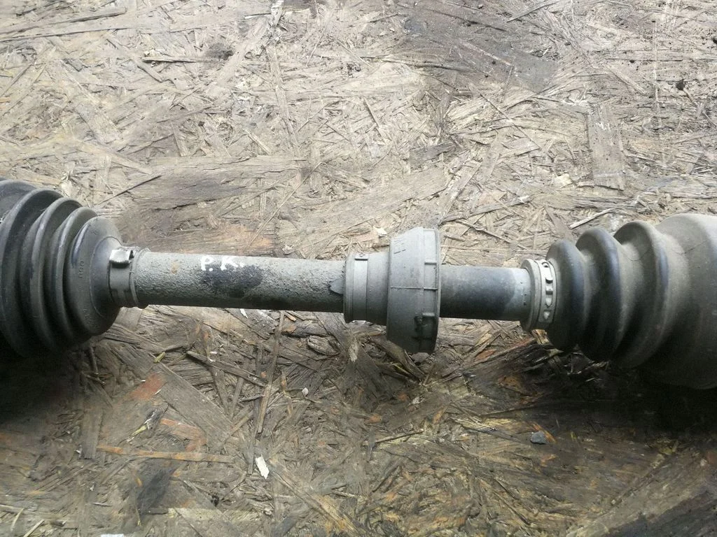 Front driveshaft – left