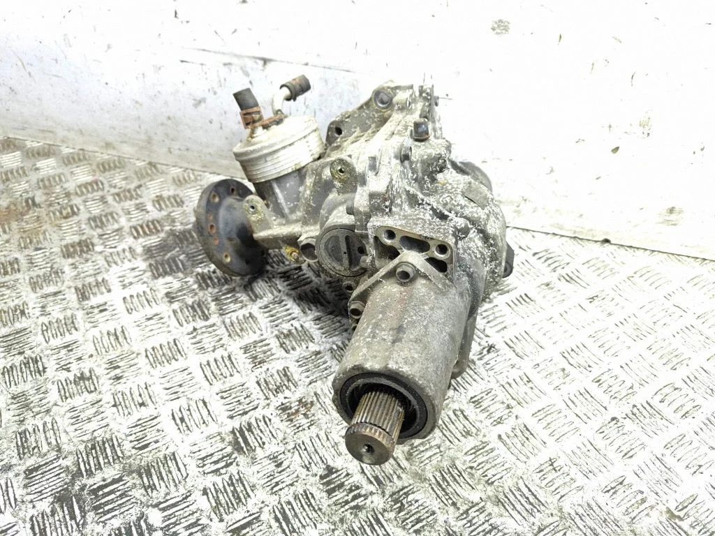 Gearbox transfer box case