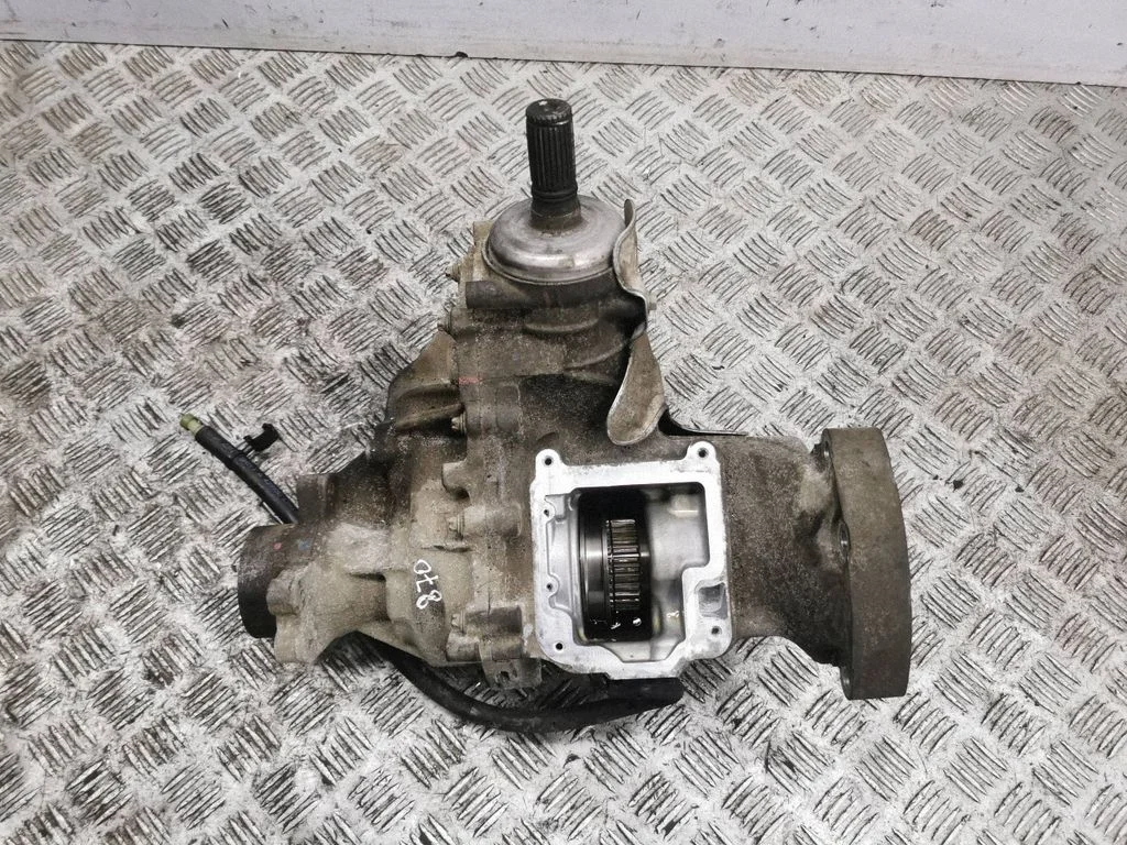 Gearbox transfer box case