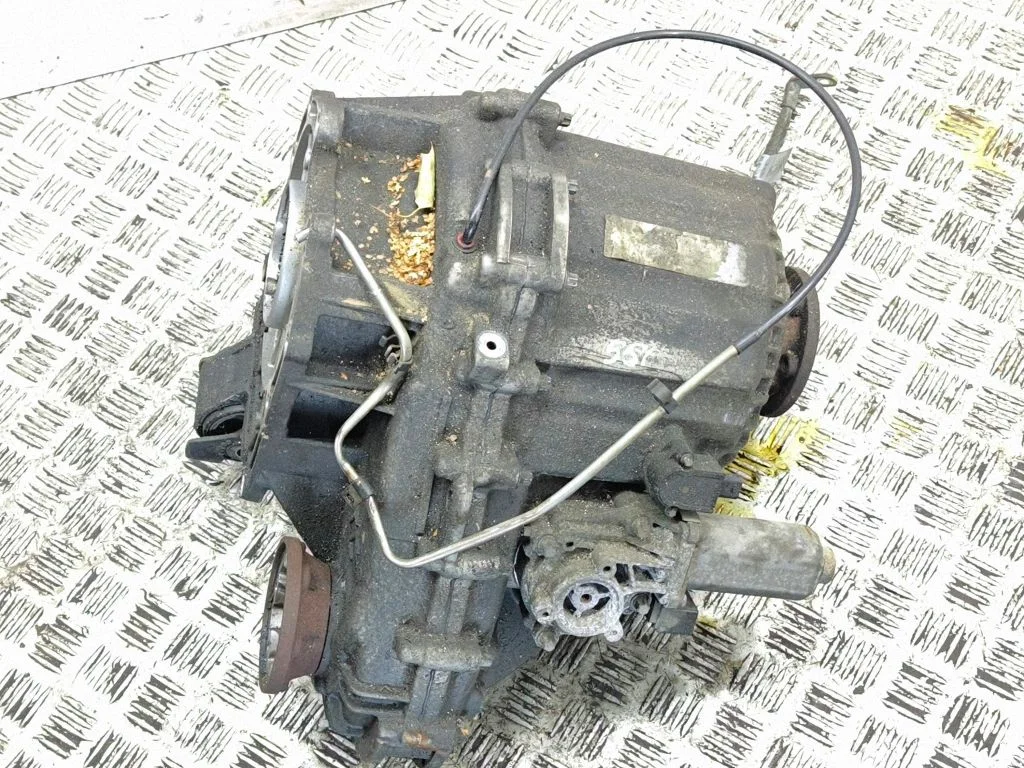 Gearbox transfer box case
