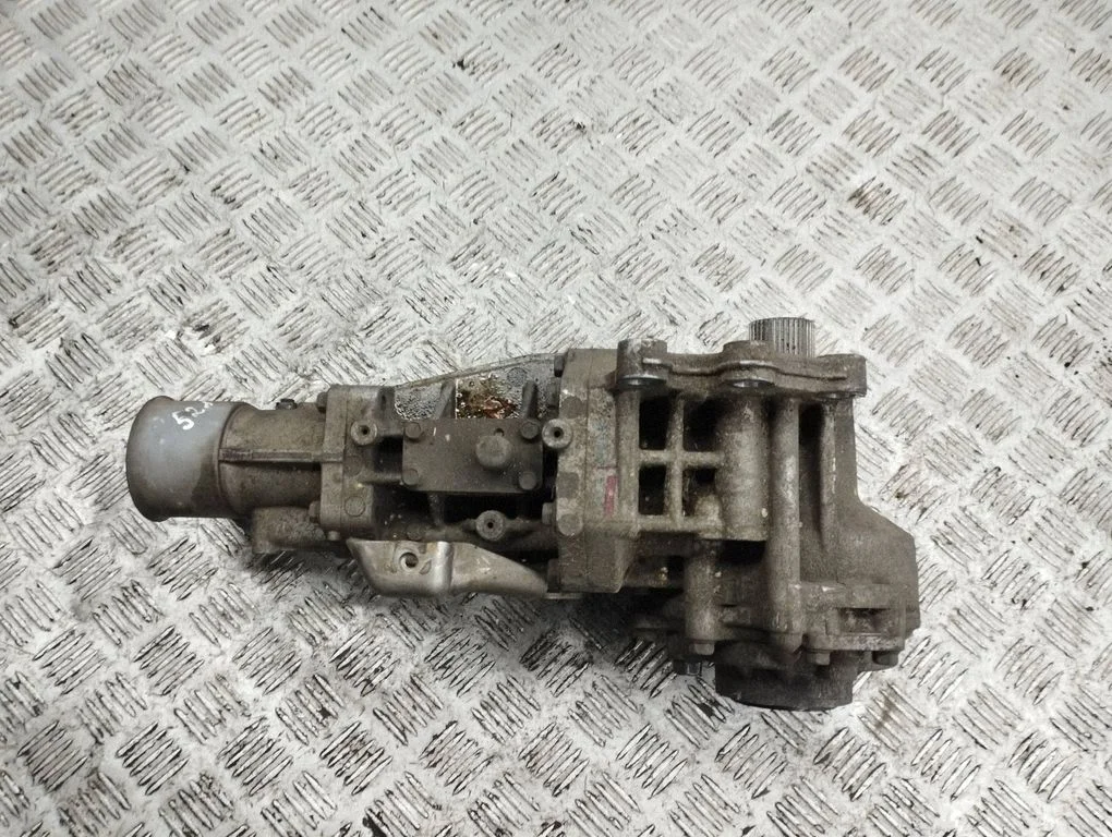 Gearbox transfer box case