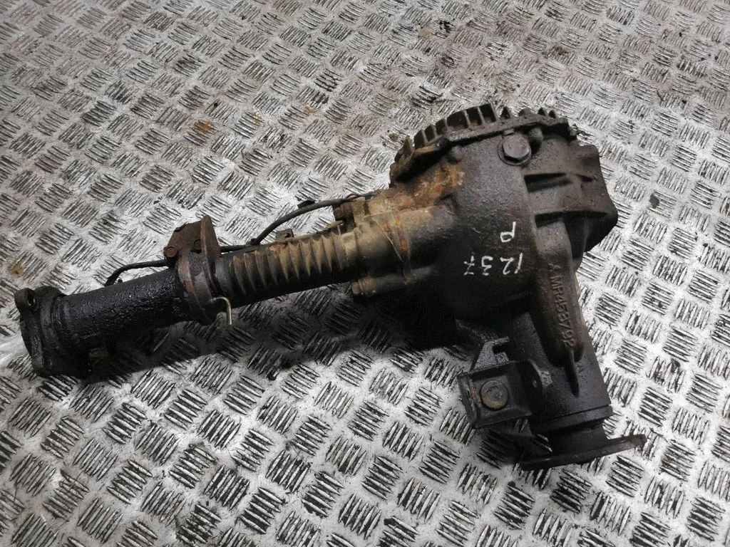Front differential MR453792