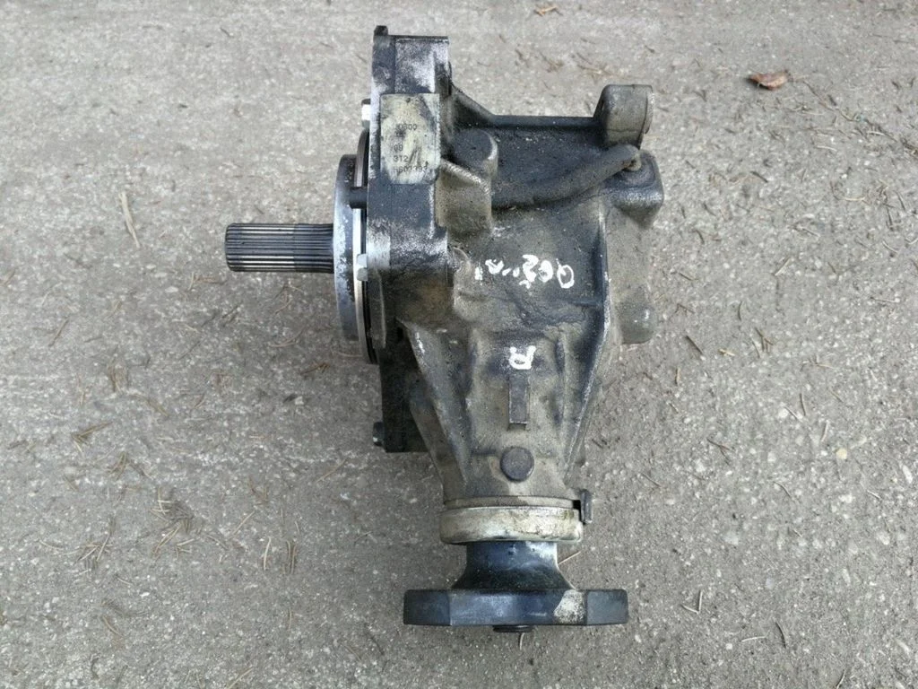 Gearbox transfer box case