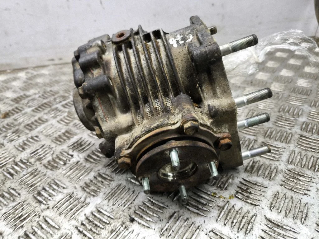 Gearbox transfer box case