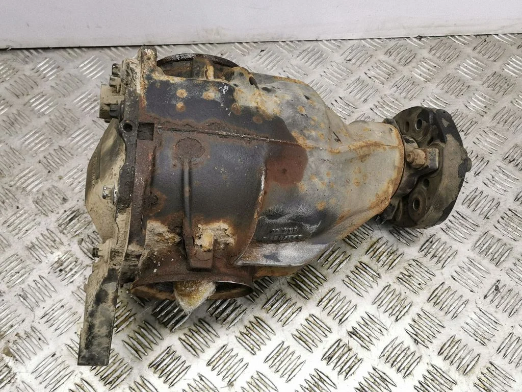 Aizmugurējais reduktors A2103513008