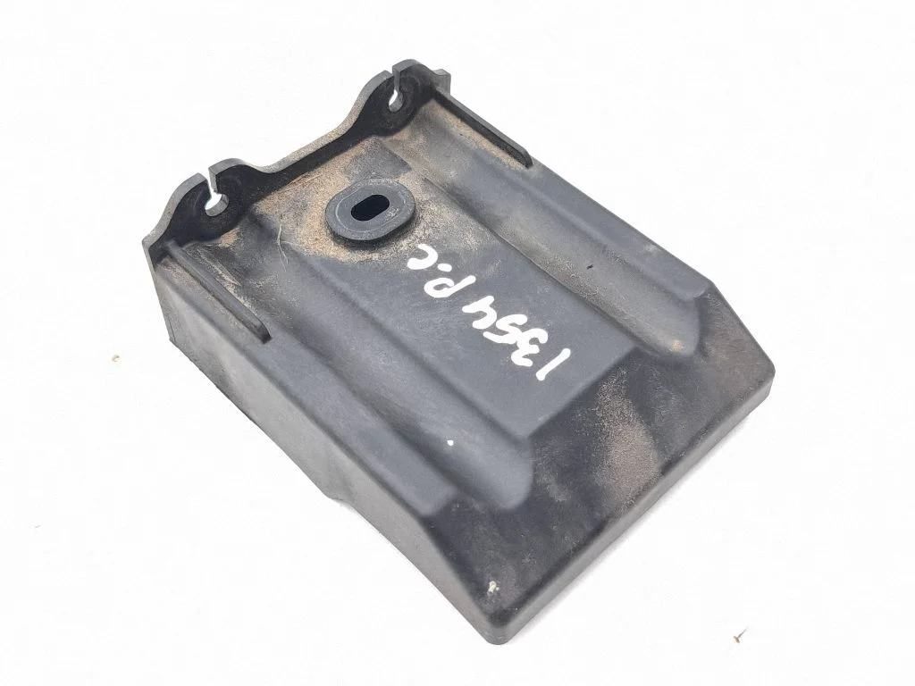 Front bumper mounting bracket 863E3A0000