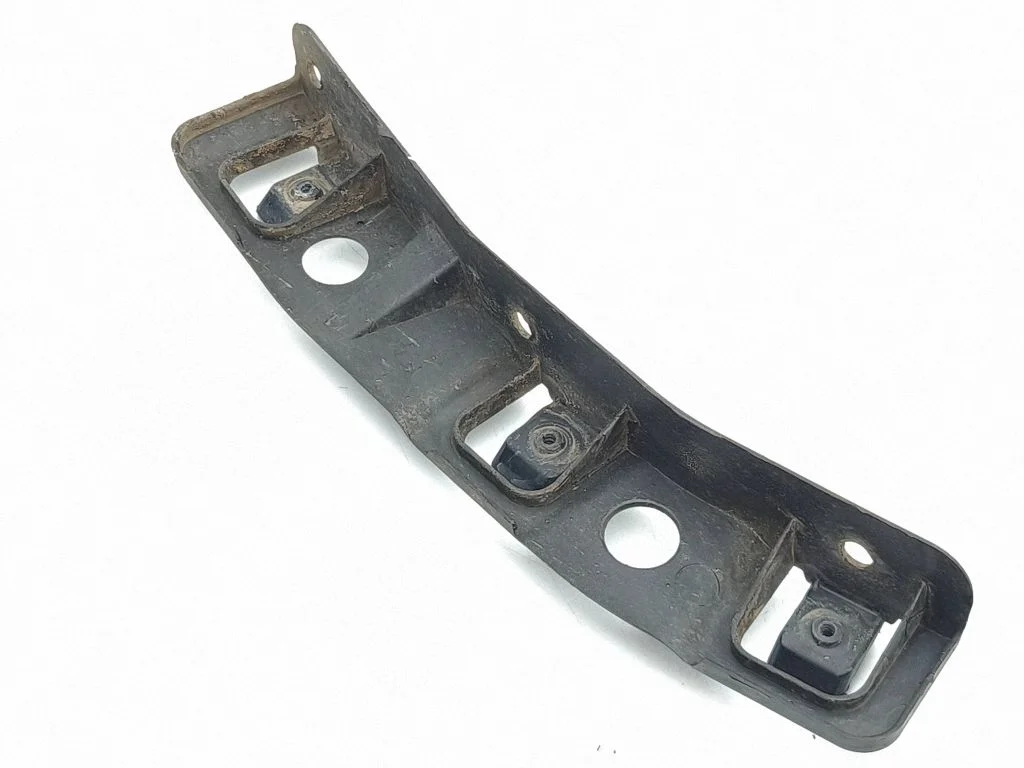 Priekšējā bampera turētājs KD4550163