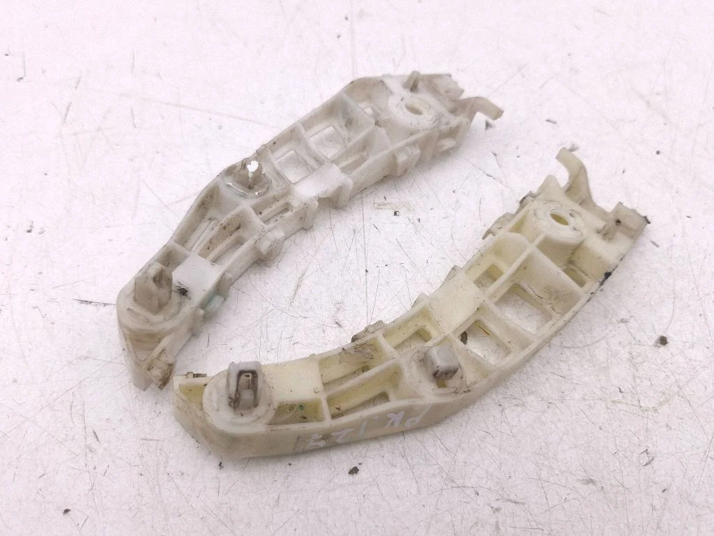 Priekšējā bampera turētājs NF4W1G