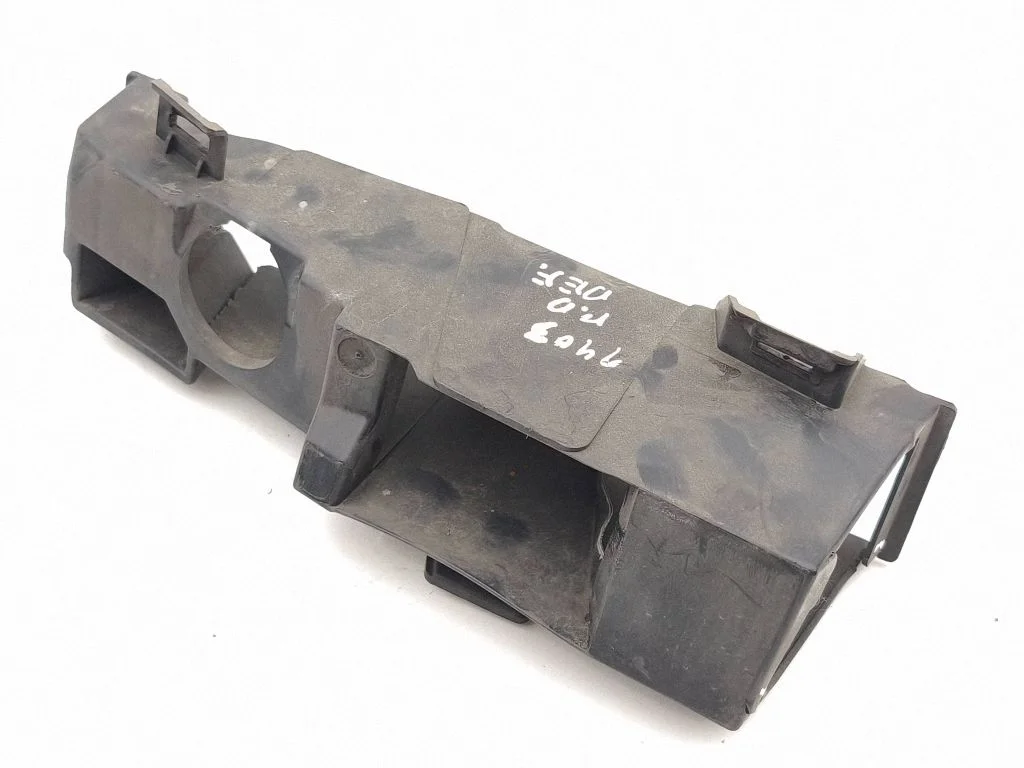 Front bumper mounting bracket 620921030R