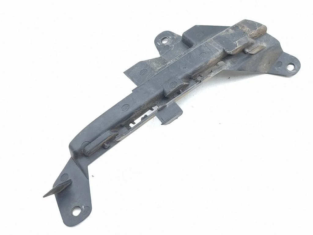 Esistange kinnitusklamber K8D215266BB