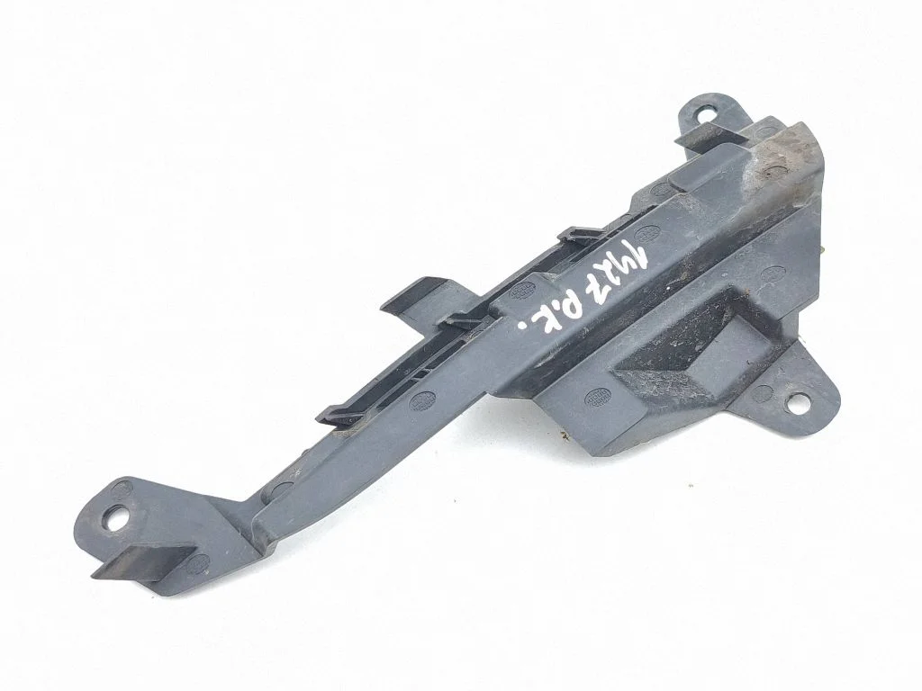 Esistange kinnitusklamber K8D215267BB