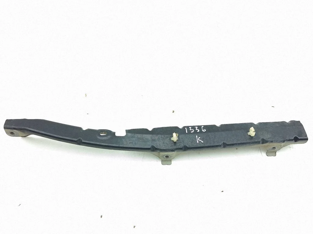 Front bumper mounting bracket – left