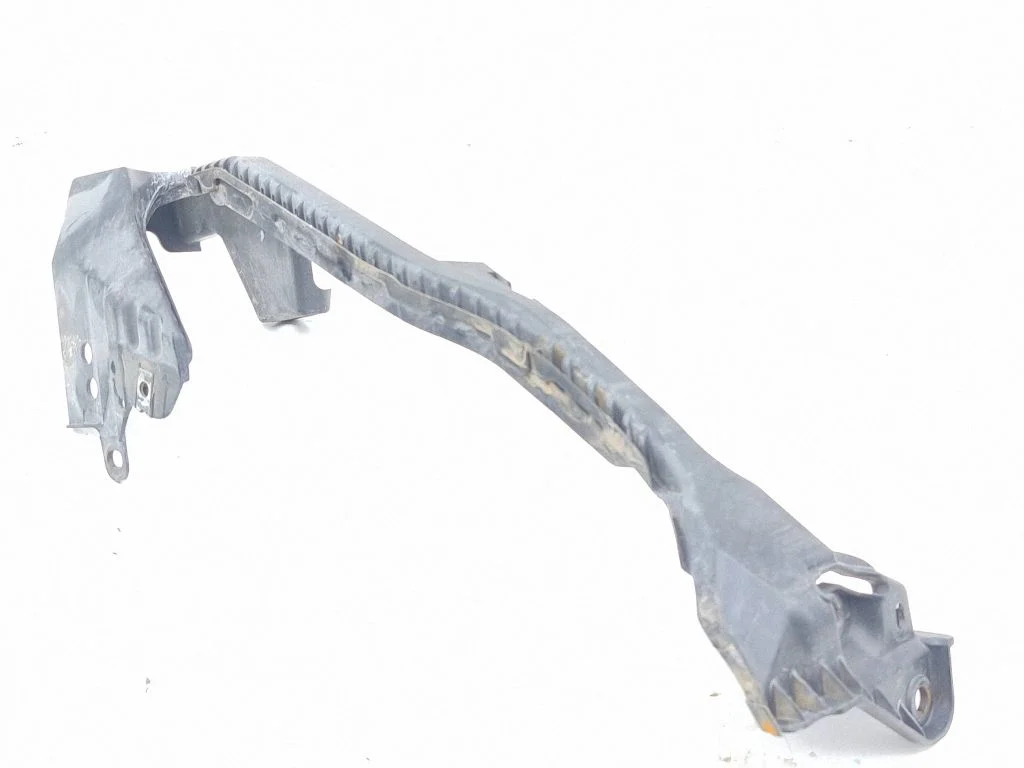 Priekšējā bampera turētājs 57707CA180