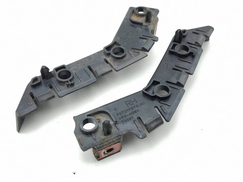 Front bumper mounting bracket FK7217E762AC