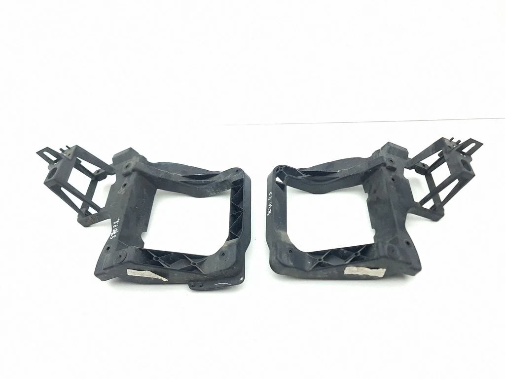 Front bumper mounting bracket