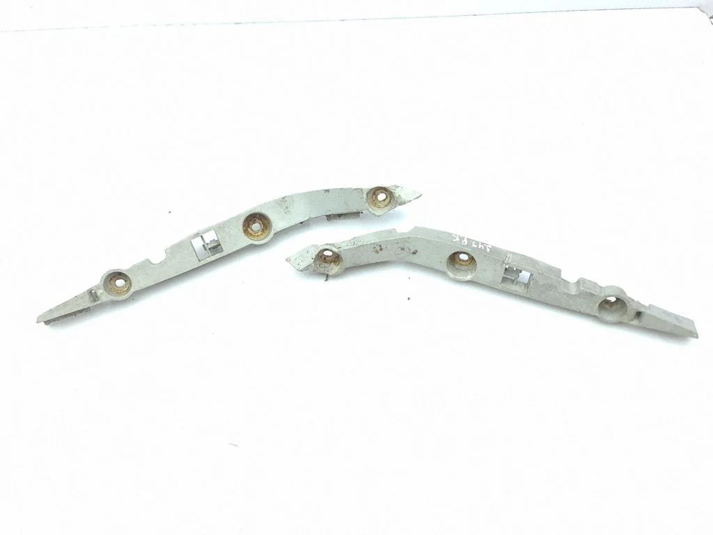 Front bumper mounting bracket